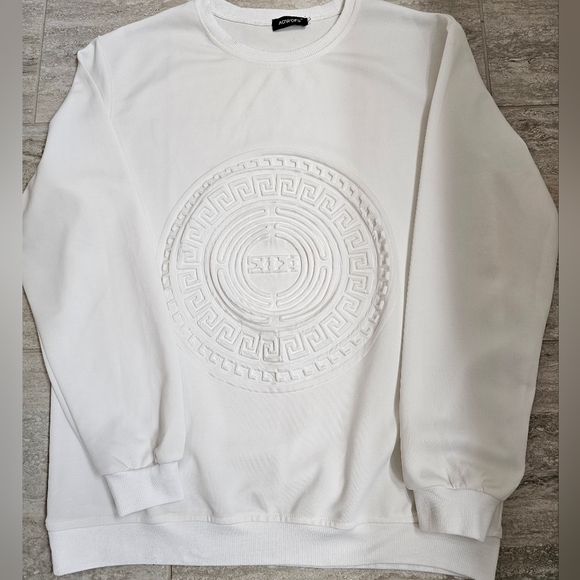 AOWOFS White Sweatshirt sz large - Picture 1 of 7
